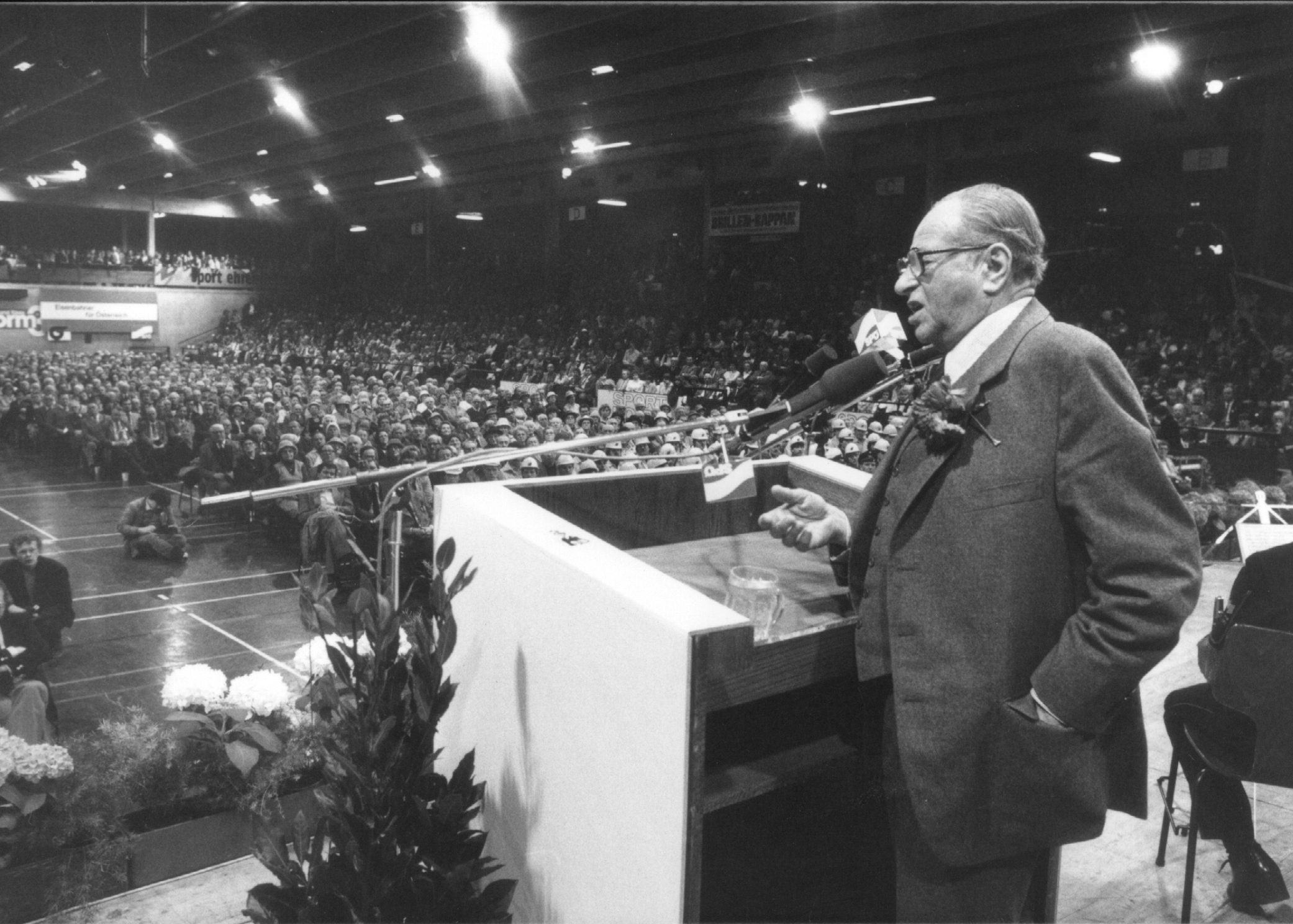 Bruno Kreisky, SPÖ-Vorsitzender und Bundeskanzler, im Wahlkampf für die Nationalratswahl 1983.